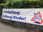 Schulanfang - Kinder auf dem Schulweg!